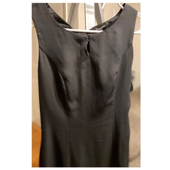 Black dress cut out back - Picture 2 of 3